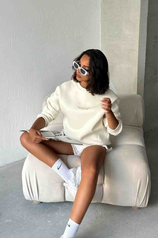 SWT-14257 Beyaz Boutique Peinture Yazı Kabartma Baskılı Üç İplik Şardonlu Sweatshirt - 5