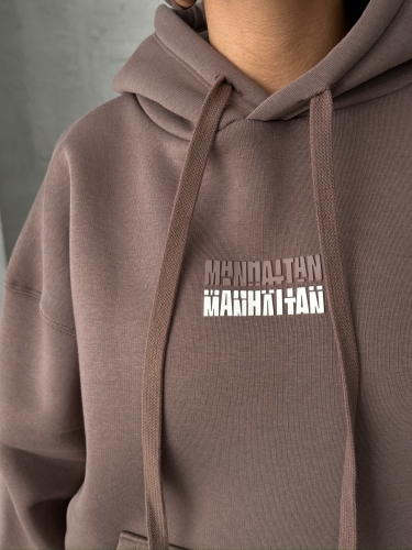 SWT-14259 Kahverengi Manhattan Yazı Baskılı Kapüşonlu Kanguru Cepli Üç İplik Şardonlu Sweasthirt - 2