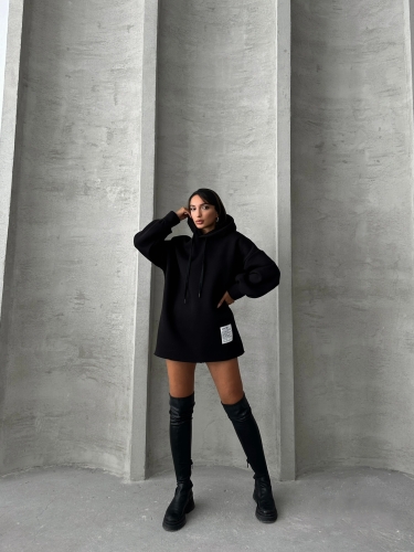 SWT-14264 Siyah Etiket Detaylı Kapüşonlu Üç İplik Şardonlu Salaş Sweatshirt - 7