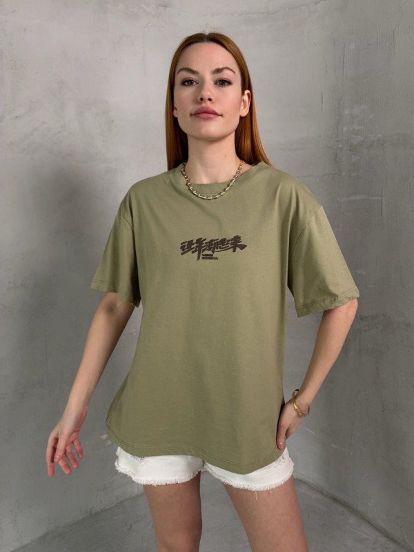 T-908 Haki Çince Yazılı Enjeksiyon Baskı Bisiklet Yaka Tshirt