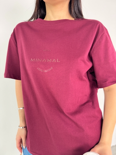 Cappmoda - T-927 Bordo Mınamal Yazılı Enjeksiyon Baskı Bisiklet Yaka Tişört (1)