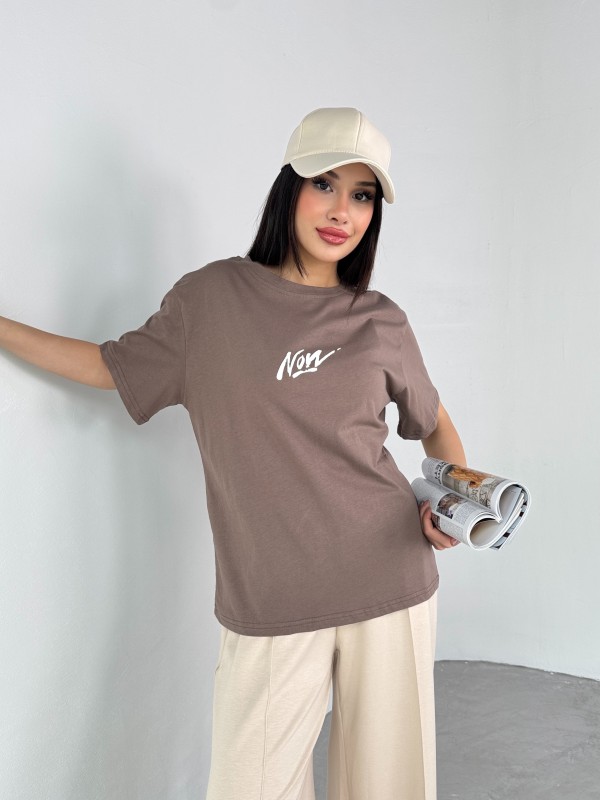 T-928 Kahverengi Now Yazı Kabartma Baskılı Pamuklu Salaş Tişört