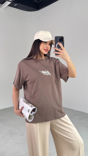 Cappmoda - T-928 Kahverengi Now Yazı Kabartma Baskılı Pamuklu Salaş Tişört (1)