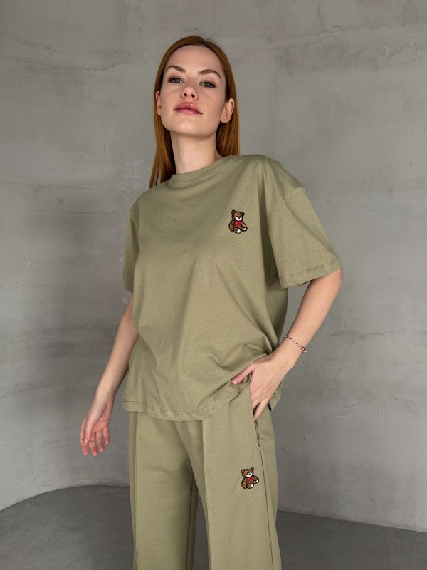 TKM-0053 Haki Ayıcık Desen İşlemeli Bisiklet Yaka Tişört Bel Bağlamalı Çimalı Palazzo Pantolon İkili Takım