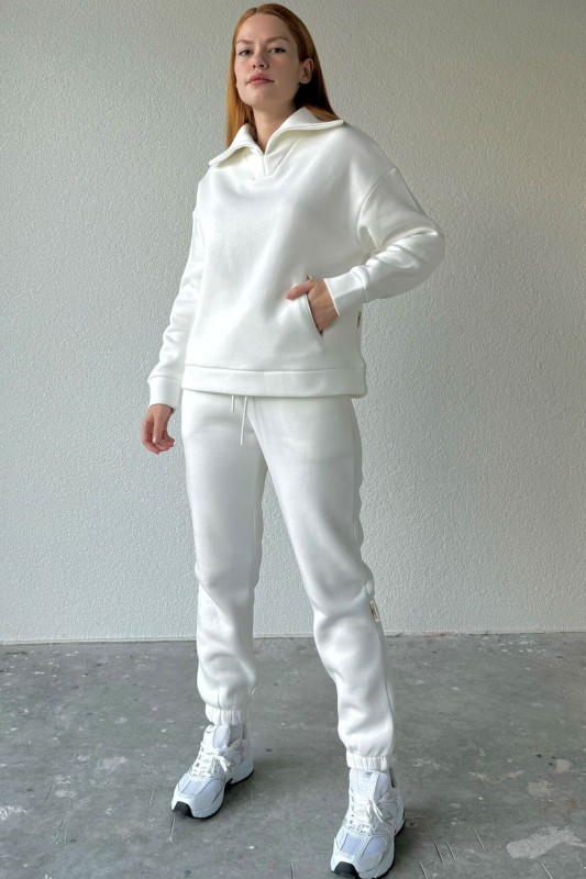 TKM-03511 Beyaz Polo V Yaka Gizli Cepli Sweatshirt Etiket Detaylı Jogger Üç İplik Şardonlu İkili Takım