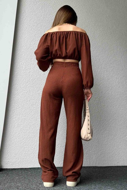 TKM-03573 Kahverengi Bürümcük Kumaş Kayık Yaka Lastikli Bluz Palazzo Pantolon İkili Takım