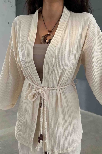Cappmoda - TKM-03614 Ekru Gofre Kumaş Halat Kuşaklı Kimono Bel Bağlamalı Havuç Pantolon İkili Takım (1)