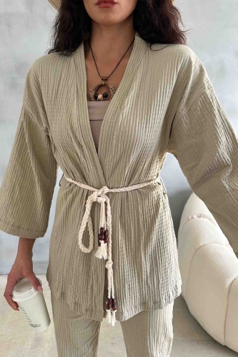 Cappmoda - TKM-03614 Yeşil Gofre Kumaş Halat Kuşaklı Kimono Bel Bağlamalı Havuç Pantolon İkili Takım (1)