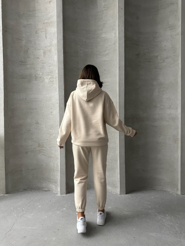 TKM-03634 Krem Rengi Etiket Detaylı Kapüşonlu Sweatshirt Çimalı Jogger İki İplik Şardonlu İkili Takım - Thumbnail