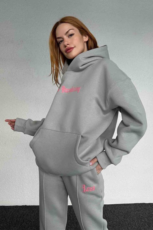 TKM-03643 Boyama Gri Less Kabartma Yazı Baskılı Kapüşonlu Sweatshirt Jogger Üç İplik Şardonlu İkili Takım - 2