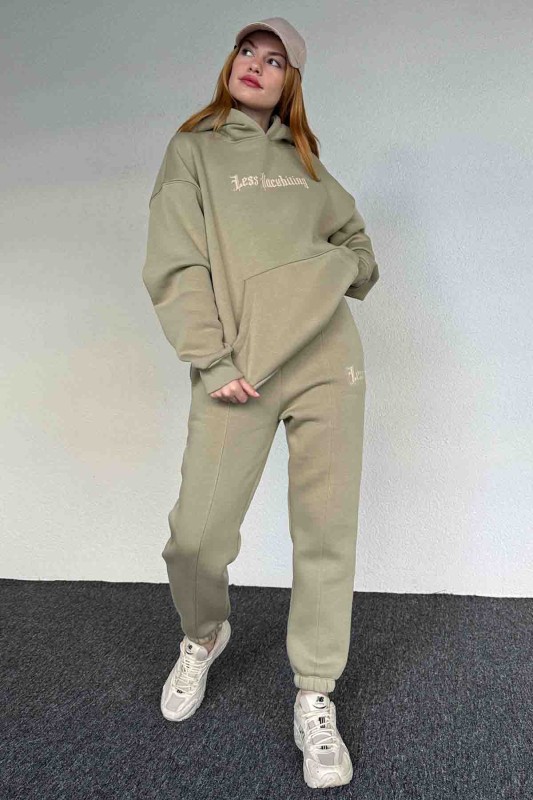 TKM-03643 Haki Less Kabartma Yazı Baskılı Kapüşonlu Sweatshirt Jogger Üç İplik Şardonlu İkili Takım - 1