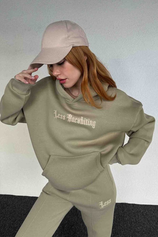 TKM-03643 Haki Less Kabartma Yazı Baskılı Kapüşonlu Sweatshirt Jogger Üç İplik Şardonlu İkili Takım - 2
