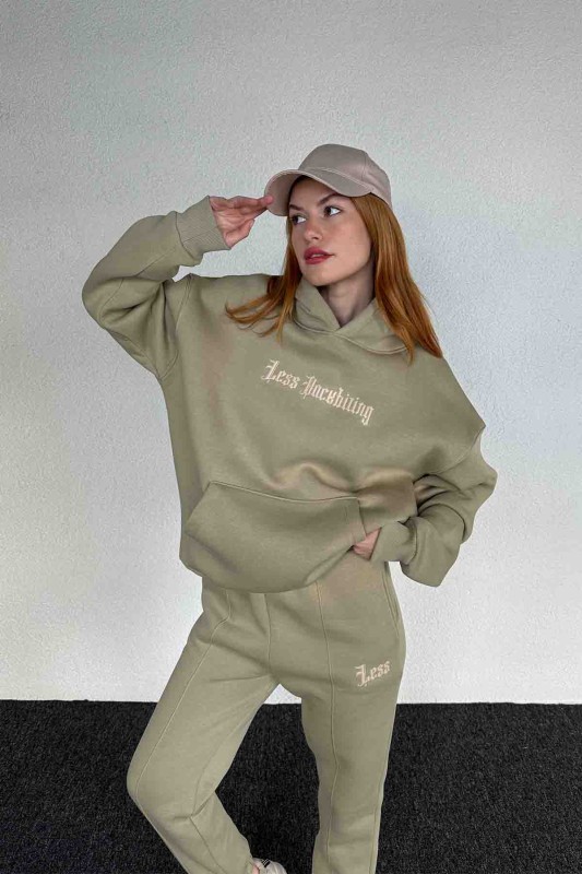 TKM-03643 Haki Less Kabartma Yazı Baskılı Kapüşonlu Sweatshirt Jogger Üç İplik Şardonlu İkili Takım - 6