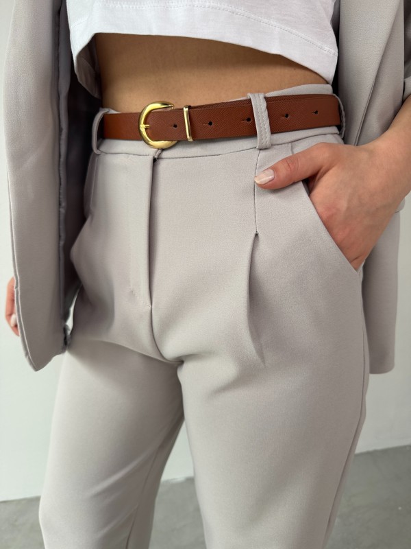 TKM-03675 Taş Rengi Vatkalı Blazer Ceket Kemerli Havuç Pantolon Atlas Kumaş İkili Takım - 4