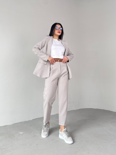 TKM-03675 Taş Rengi Vatkalı Blazer Ceket Kemerli Havuç Pantolon Atlas Kumaş İkili Takım 