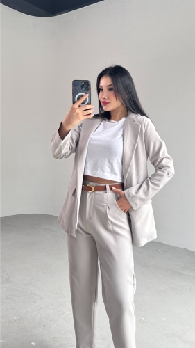 TKM-03675 Taş Rengi Vatkalı Blazer Ceket Kemerli Havuç Pantolon Atlas Kumaş İkili Takım - 8