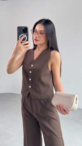 Cappmoda - TKM-03677 Kahverengi Papatya Düğmeli Yelek Pileseli Palazzo Pantolon İkili Takım (1)