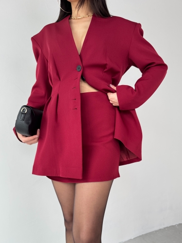 Cappmoda - TKM-03683 Bordo Vatkalı Ön Düğmeli Blazer Ceket Mini Etek İkili Takım (1)