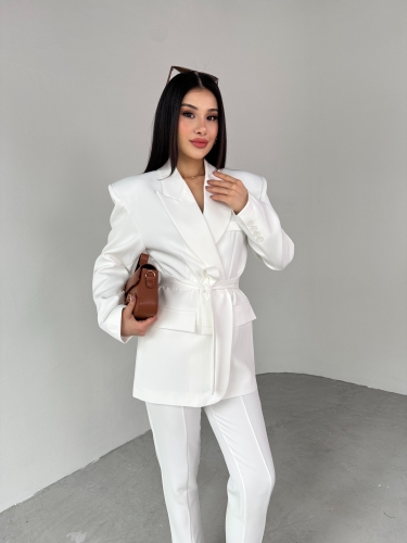 Cappmoda - TKM-03684 Beyaz Kruvaze Yaka Bel Bağlamalı Ceket İspanyol Paça Fermuar Detaylı İkili Takım (1)