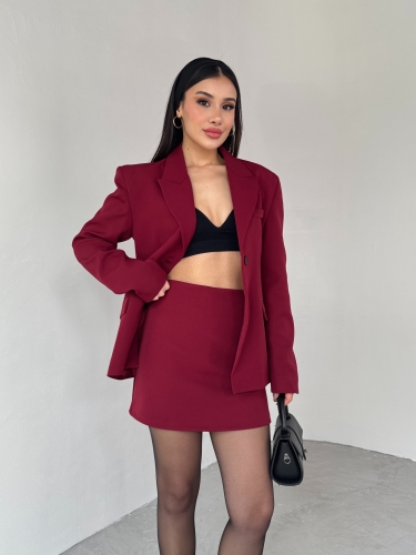 Cappmoda - TKM-03685 Bordo İki Düğmeli Kruvaze Yaka Ceket Mini Etek İkili Takım (1)
