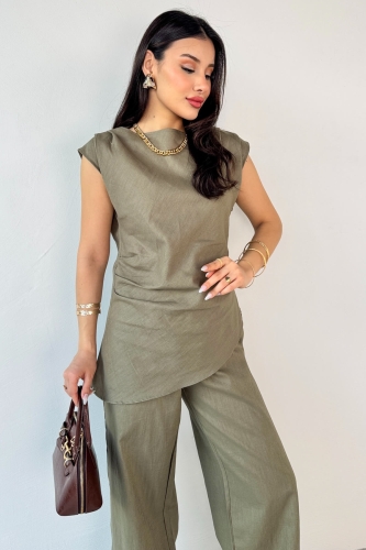 Cappmoda - TKM-13260 Haki Asimetrik Kesim Pile Detaylı Bluz Salaş Pantolon İkili Takım (1)