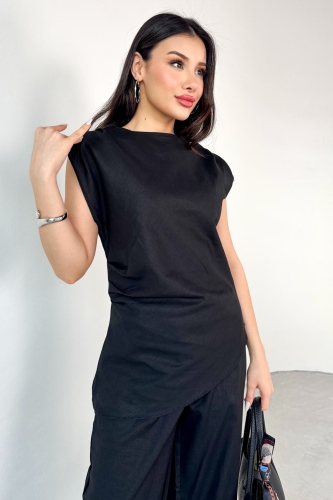 Cappmoda - TKM-13260 Siyah Asimetrik Kesim Pile Detaylı Bluz Salaş Pantolon İkili Takım (1)