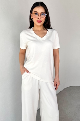 Cappmoda - TKM-13261 Beyaz V Yaka Tişört Yüksek Bel Salaş Pantolon İkili Takım (1)