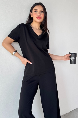 Cappmoda - TKM-13261 Siyah V Yaka Tişört Yüksek Bel Salaş Pantolon İkili Takım (1)
