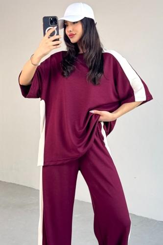 Cappmoda - TKM-13262 Bordo Şerit Detaylı Tişört Paça Yırtmaçlı Salaş Pantolon İkili Takım (1)