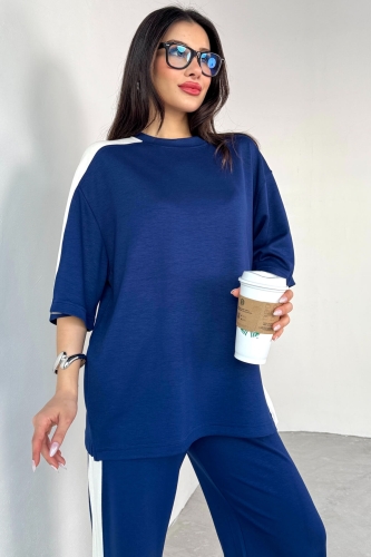 Cappmoda - TKM-13262 Lacivert Şerit Detaylı Tişört Paça Yırtmaçlı Salaş Pantolon İkili Takım (1)