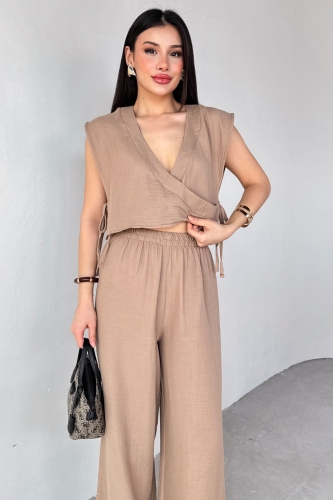 Cappmoda - TKM-13273 Vizon Yandan Bağlamalı Kruvaze Yaka Bluz Yırtmaçlı Pantolon İkili Takım (1)