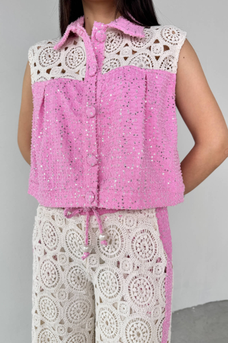 Cappmoda - TKM-13279 Pembe Pullu Triko Detaylı Kot Yelek Pantolon İkili Takım (1)