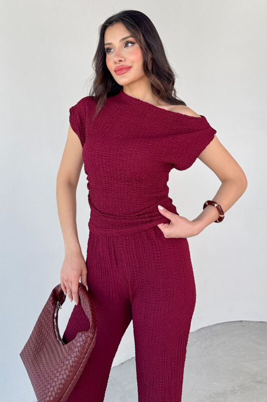 TKM-13288 Bordo Bubble Kumaş Kayık Yaka Büzgülü Bluz Salaş Pantolon İkili Takım - 2