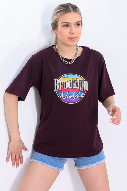 TSR-04177 Mürdüm Rengi Brooklyn Renkli Baskılı Salaş Tişört
