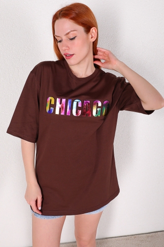TSR-04214 Kahverengi Chicago Kabartma Renkli Baskılı Salaş Tişört - Thumbnail