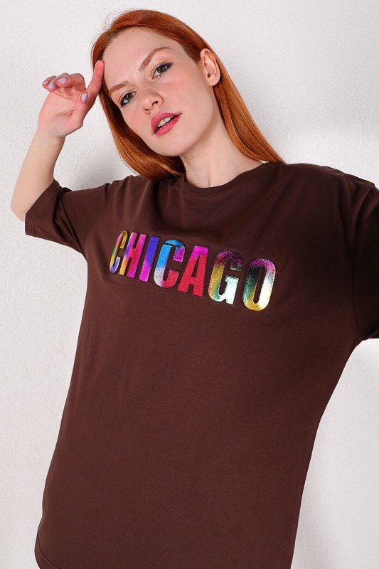 TSR-04214 Kahverengi Chicago Kabartma Renkli Baskılı Salaş Tişört