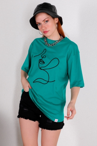 TSR-04251 Yeşil Kadın Silüeti İşlemeli Salaş Basic Tişört - Thumbnail