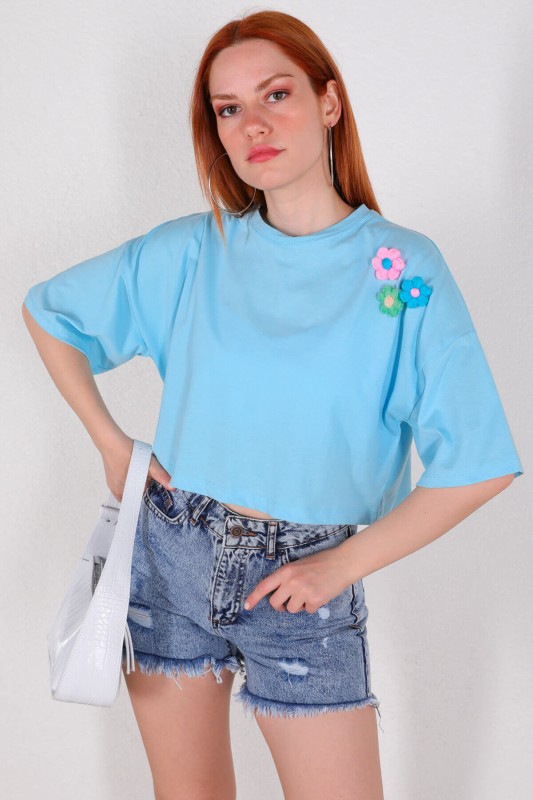 TSR-04289 Mavi Çiçek İşlemeli Yarasa Kol Crop Tişört