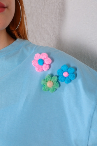 Cappmoda - TSR-04289 Mavi Çiçek İşlemeli Yarasa Kol Crop Tişört (1)