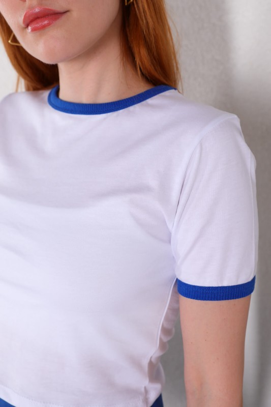 TSR-04296 Mavi Şeritli Beyaz Crop Tişört