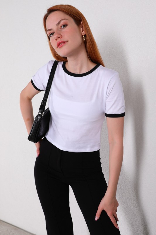 TSR-04296 Siyah Şeritli Beyaz Crop Tişört