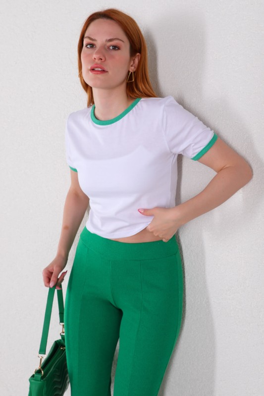 TSR-04296 Yeşil Şeritli Beyaz Crop Tişört