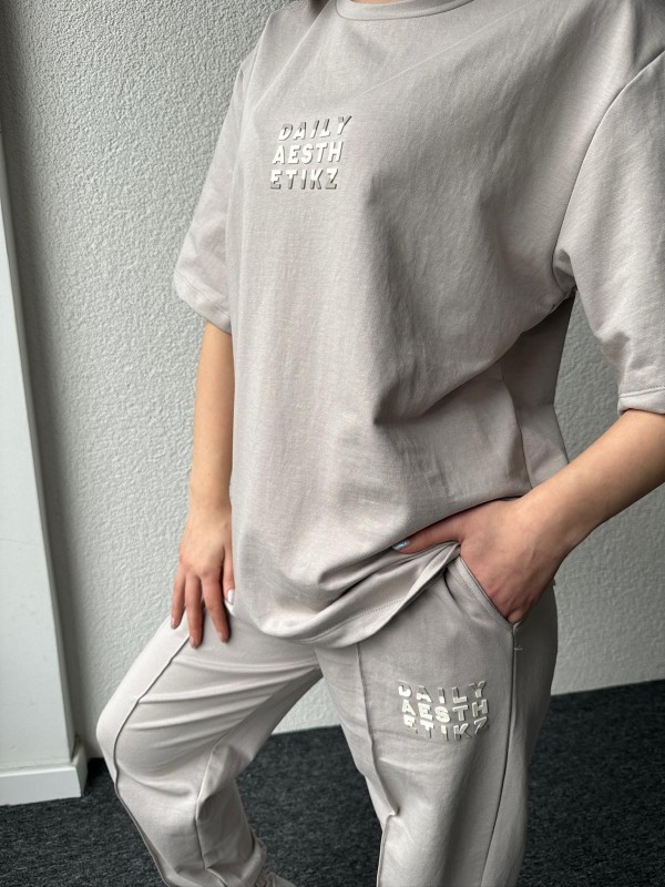 TSR-04340 Boyama Gri Daıly Aesth Etıkz Yazılı Enjeksiyon Baskı Bisiklet Yaka Tişört