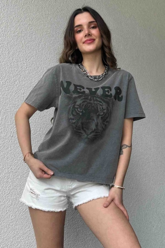 TSR-04351 Füme Yıkama Kumaş Never Görsel Baskılı Salaş Pamuklu Tişört - 1