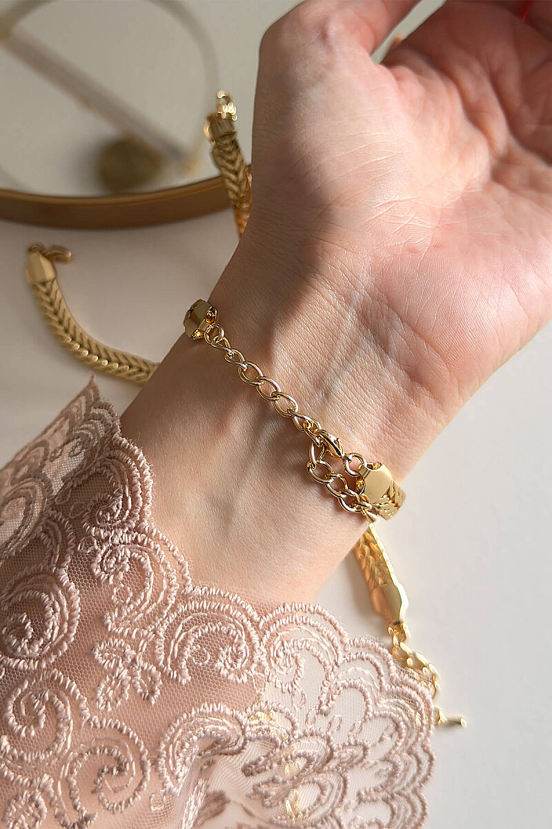 Zora Bordo Kadran Gold Balıksırtı Kordon Kadın Kol Saati - 3